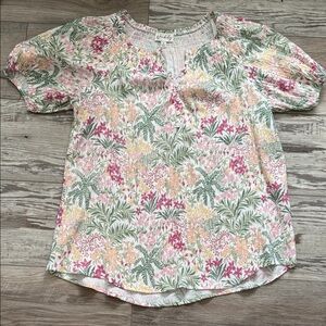 ⭐️Cute flowered top